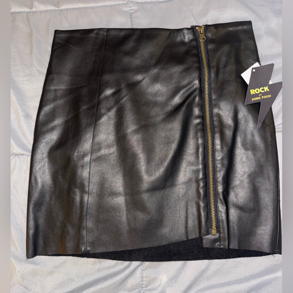 💥SALE Rock by Junk Food Black Faux Leather Mini Skirt Zip Front NWT Size 5